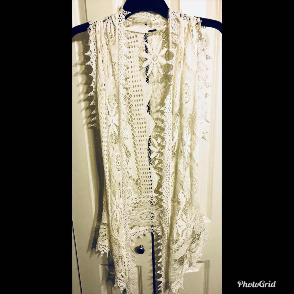 Lace sleeveless duster.